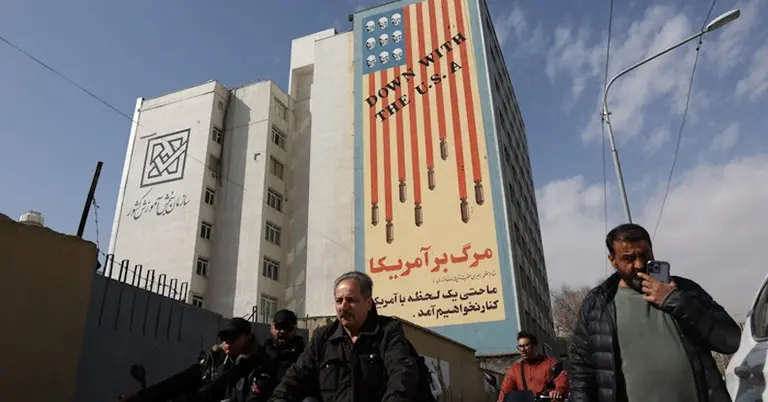 তেহরানে একটি দেয়ালে গ্রাফিতি